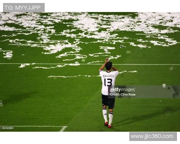 足球球星背后的传奇故事与辉煌时刻探索：从训练场到世界杯的荣耀与挑战